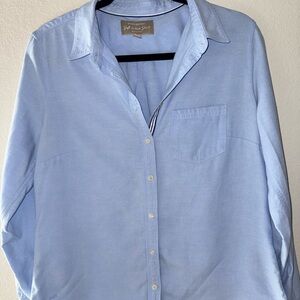 Banana Republic Light Blue Casual Button Down Shirt